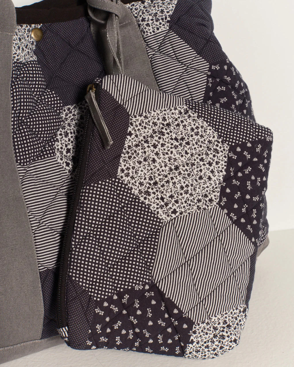 1000-pippa-patchwork-tote-blue-combo-1.webp