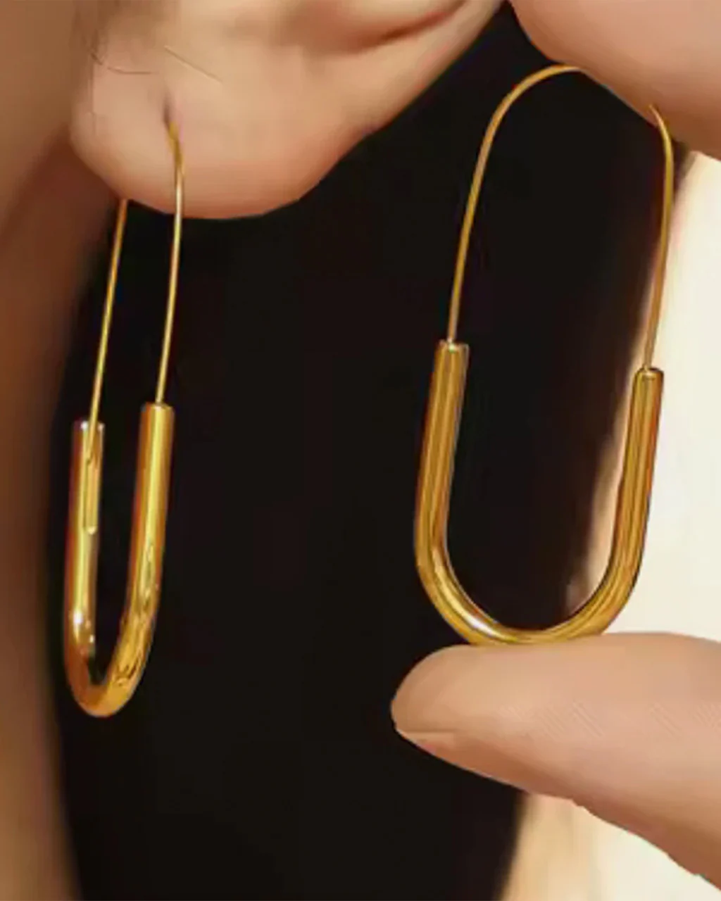 103-paperclip-hoop-earrings-gold-1.webp