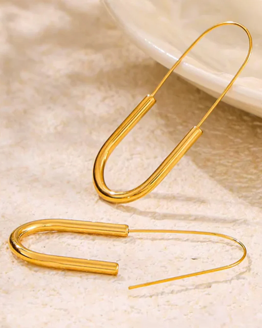 103-paperclip-hoop-earrings-gold-1.webp