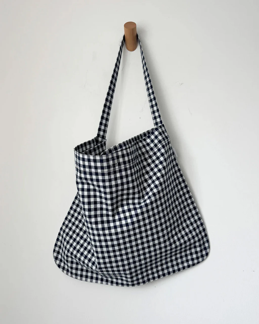 1098-happy-carry-bag-navy-gingham-1.webp