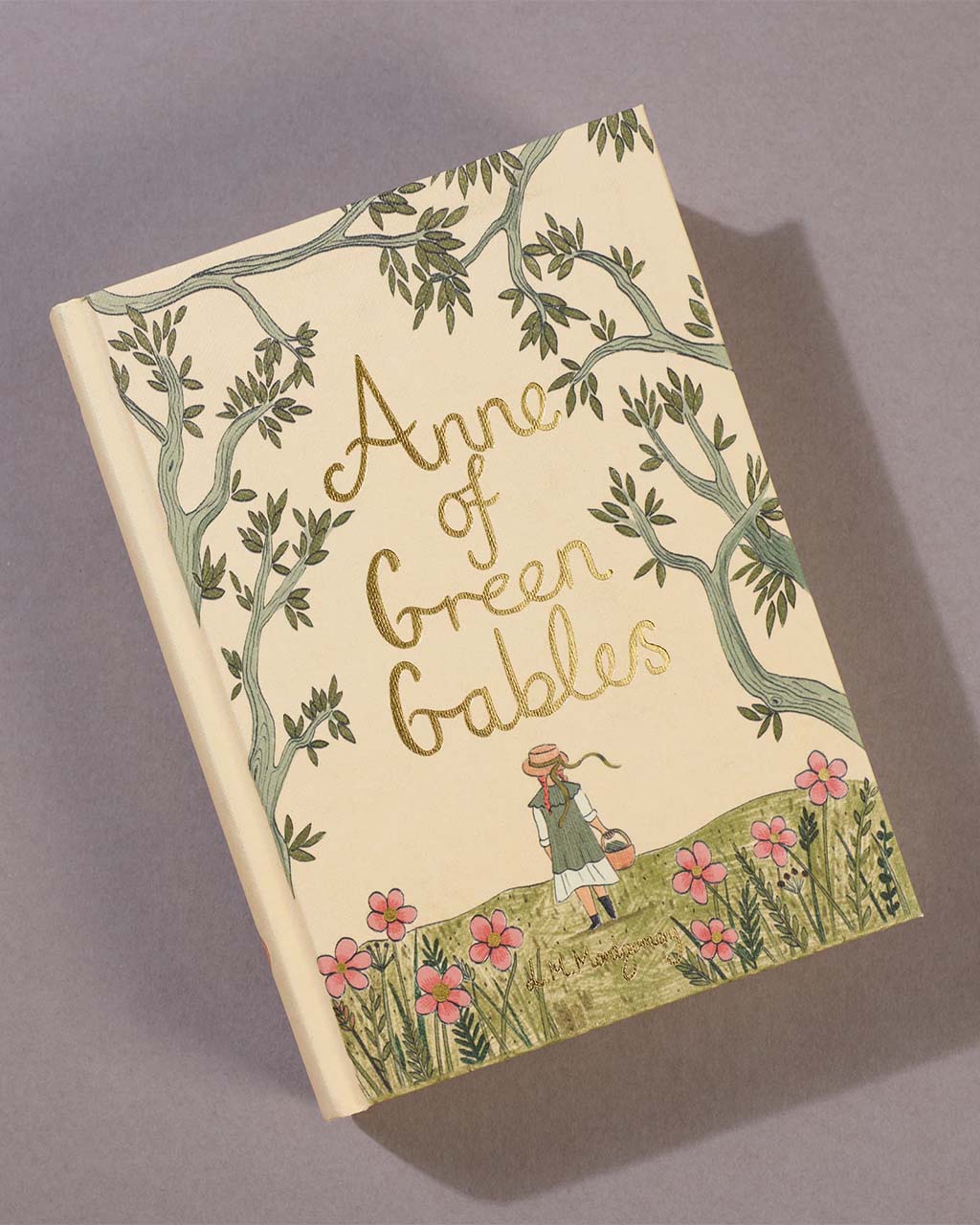1835-collector-s-edition-book-anne-of-green-gables-1.webp