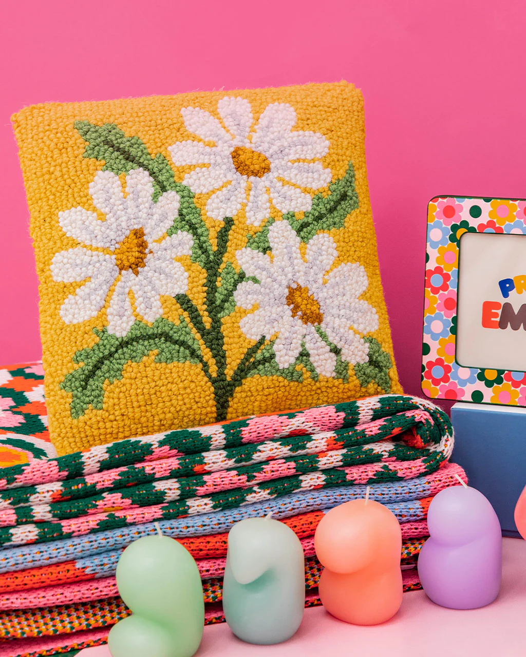 Daisy Hook Pillow - Yellow
