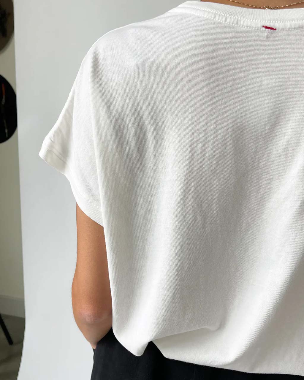 2063-ease-tee-vintage-white-1.webp
