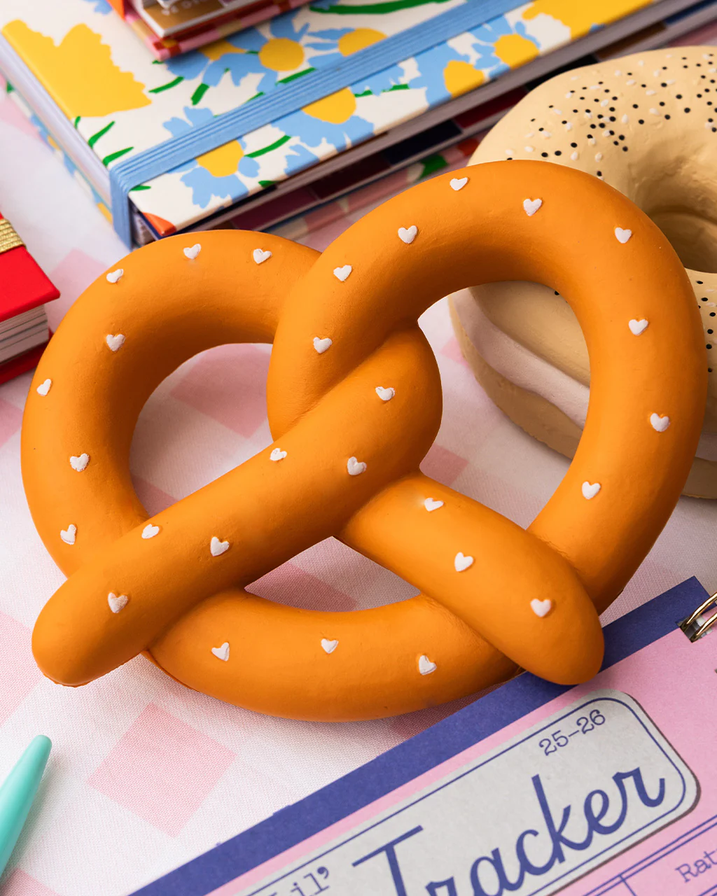 2133-feel-better-de-stress-ball-pretzel-1.webp