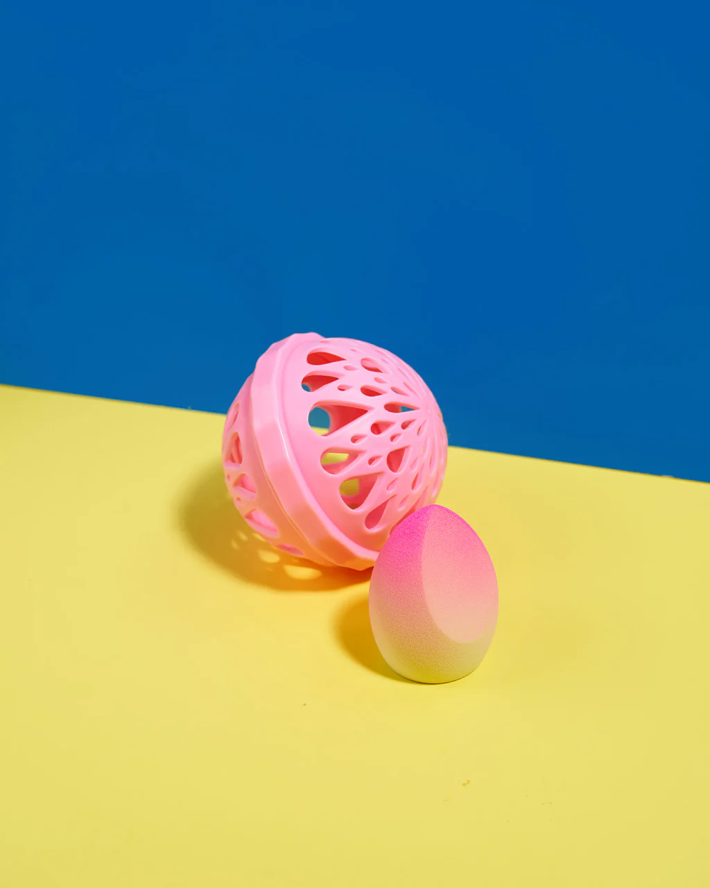 2151-festivities-makeup-sponge-1.webp