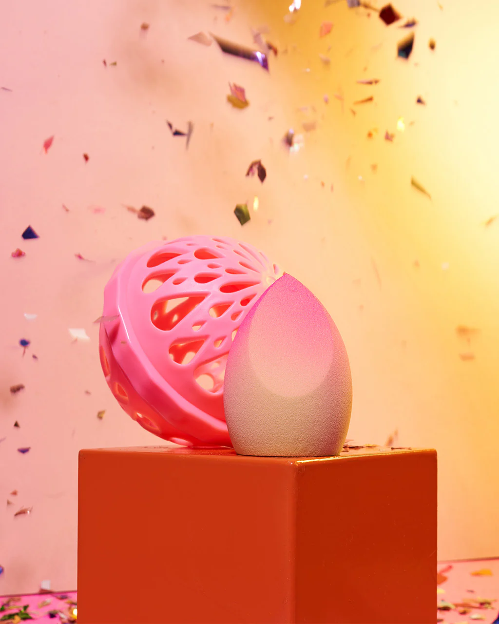 2151-festivities-makeup-sponge-1.webp
