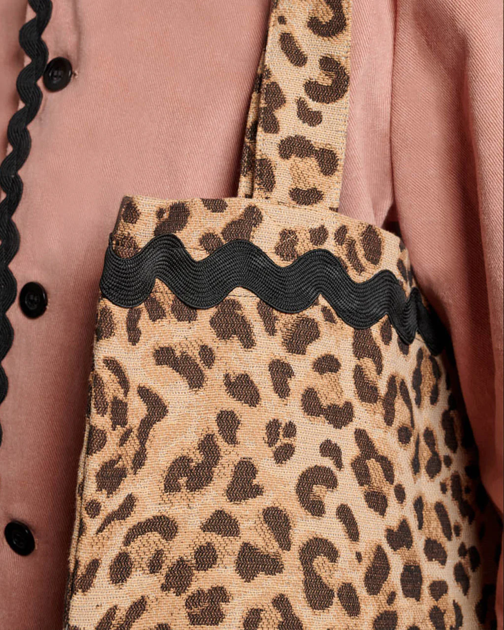 330-cameron-leopard-tote-bag-1.webp