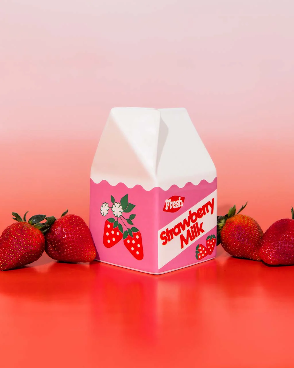 3695-strawberry-milk-vase-1.webp