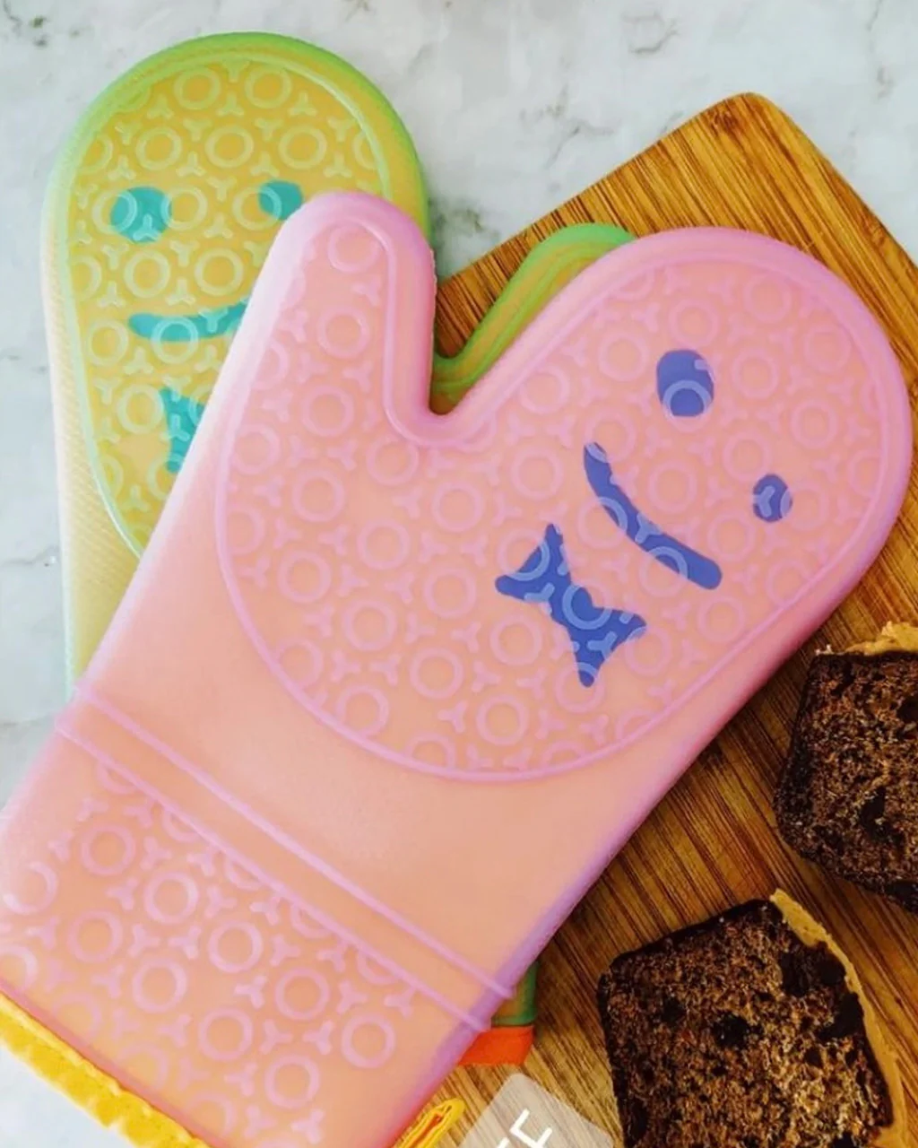 3840-the-oven-mitts-1.webp