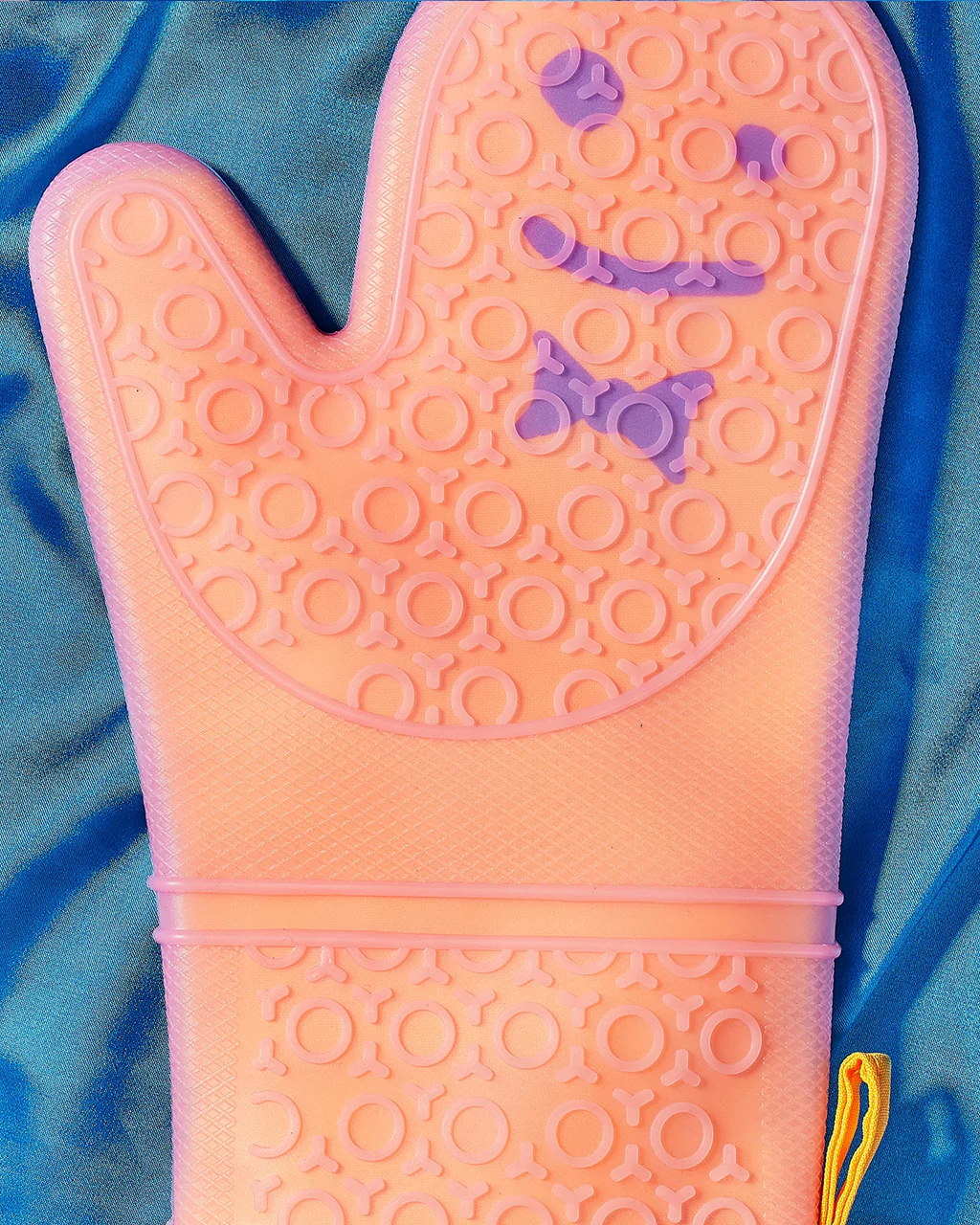 3840-the-oven-mitts-1.webp
