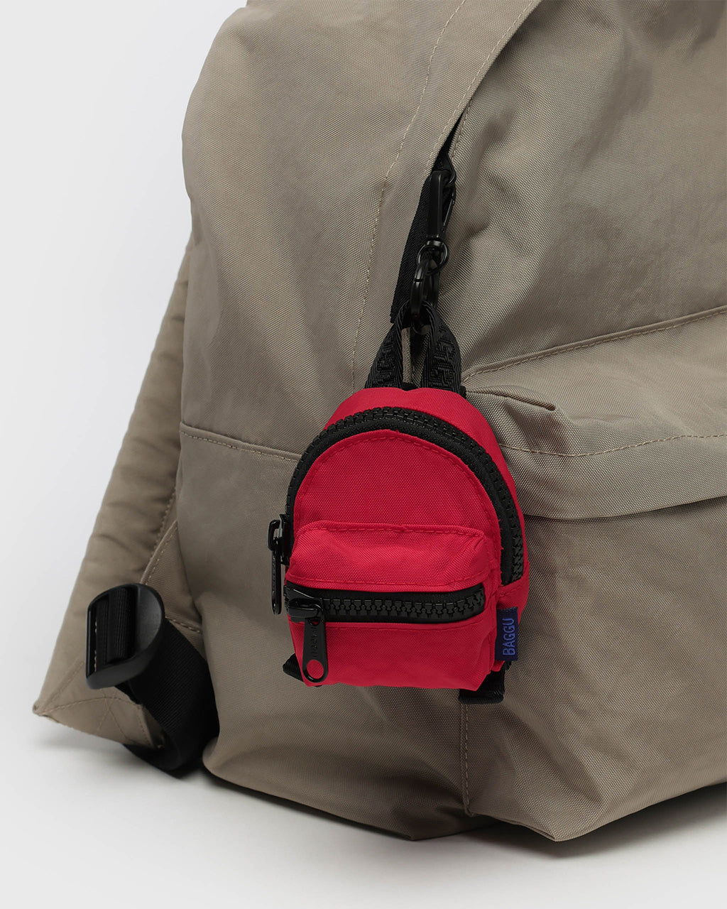 537-backpack-charm-candy-apple-1.webp