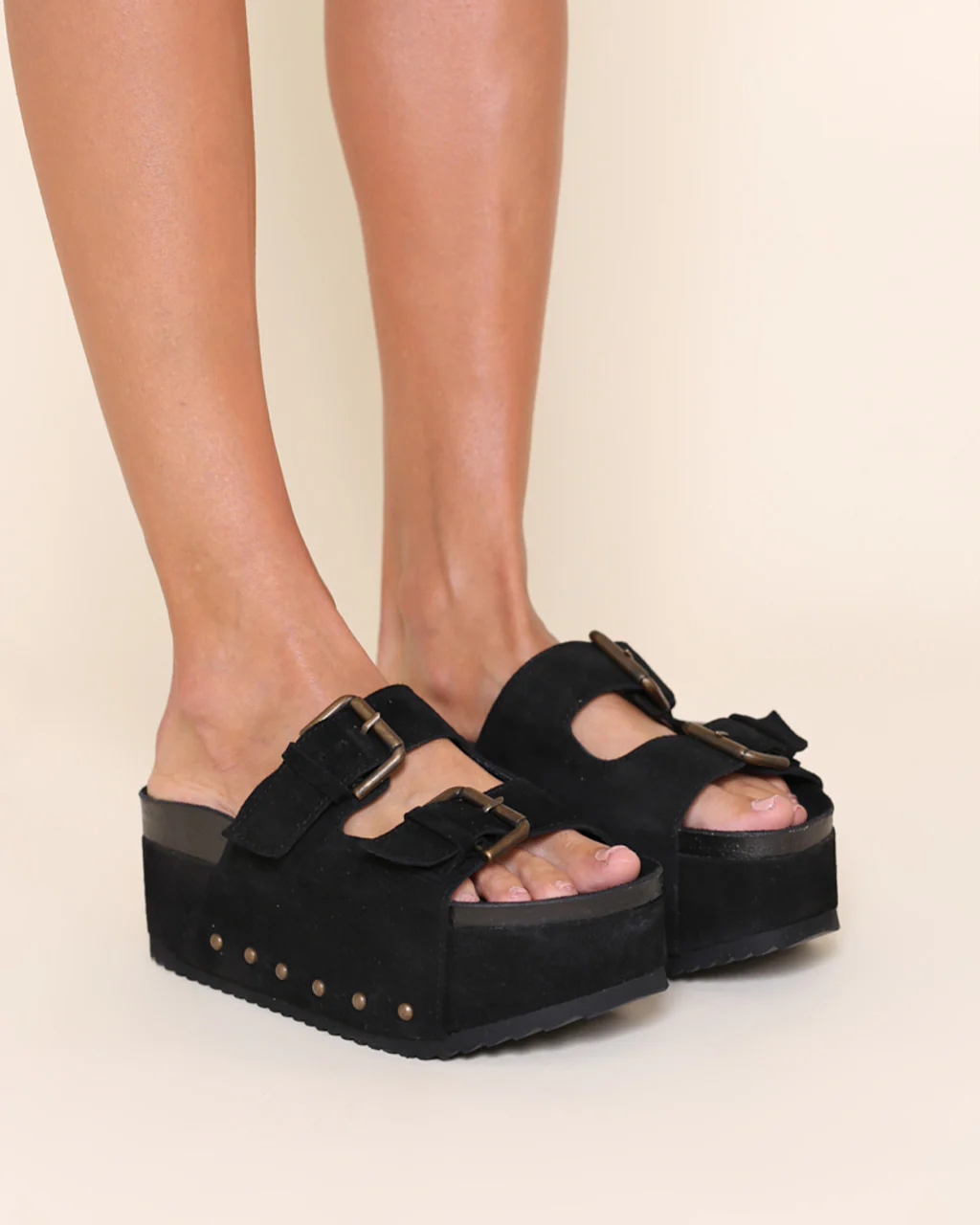 859-cooper-2-suede-platform-slide-black-1.webp