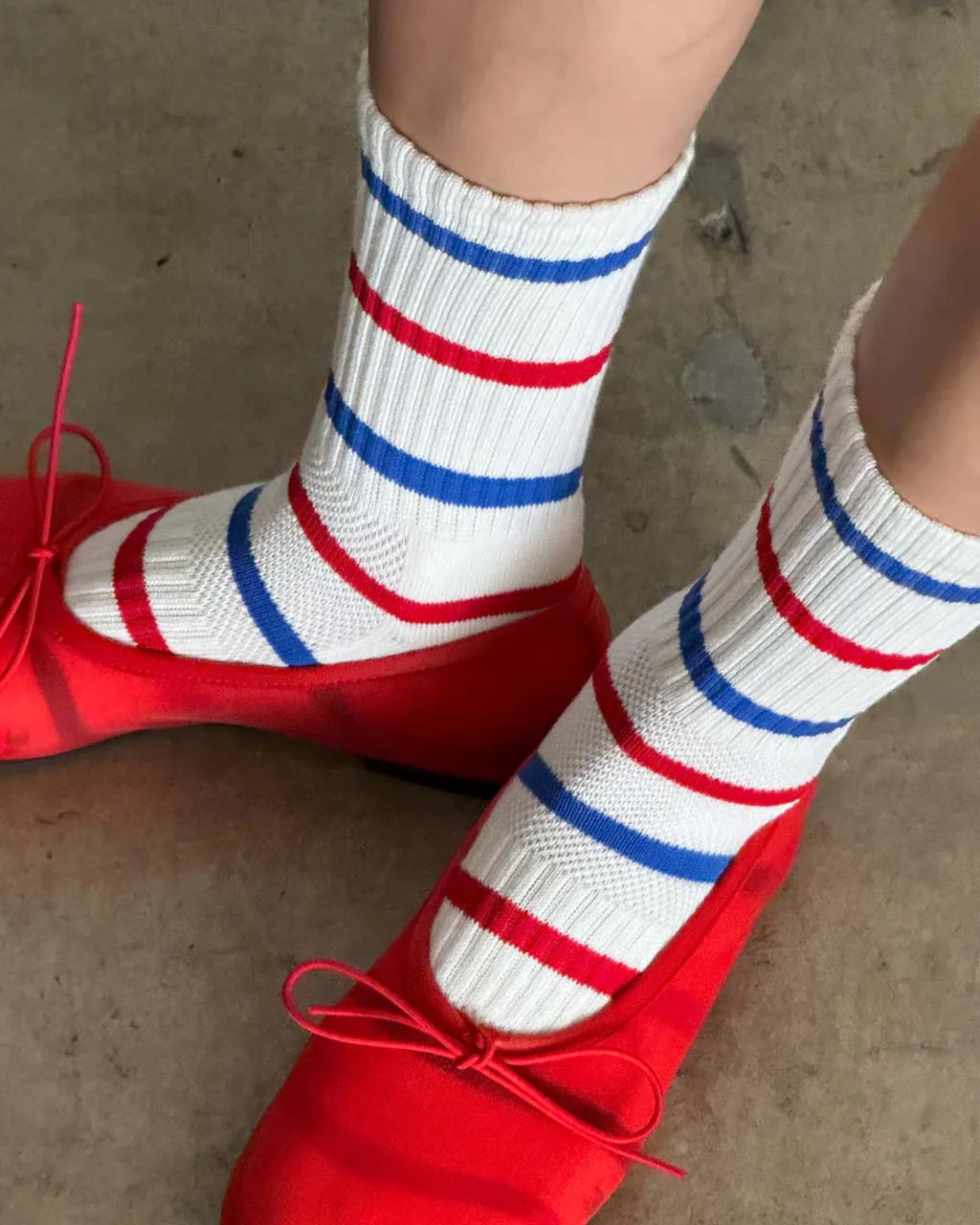 997-striped-boyfriend-socks-red-blue-stripe-1.webp